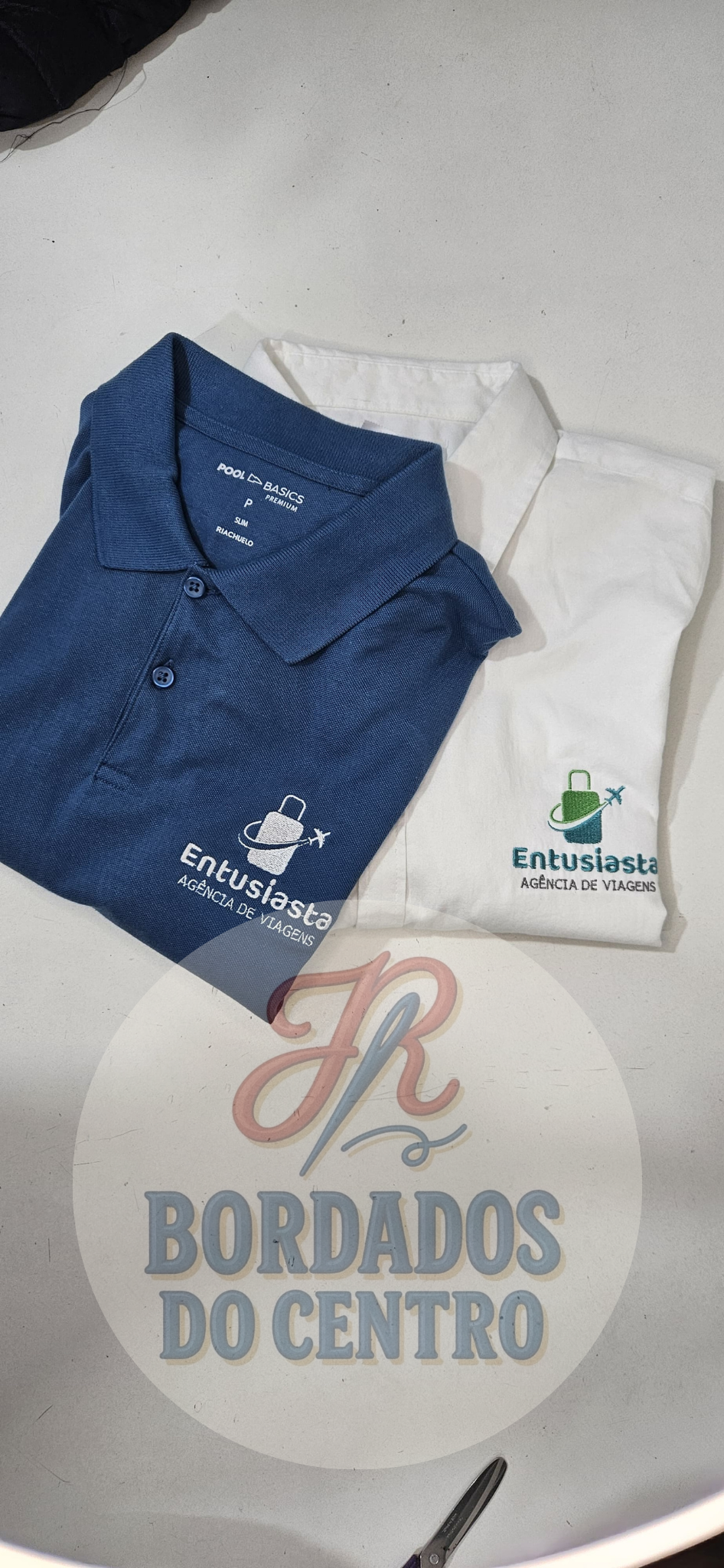 Camisetas bordadas personalizadas com logotipo